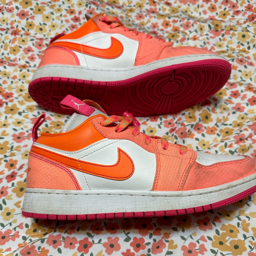 Jordan’s! hot pink! size 6Y, very good condition